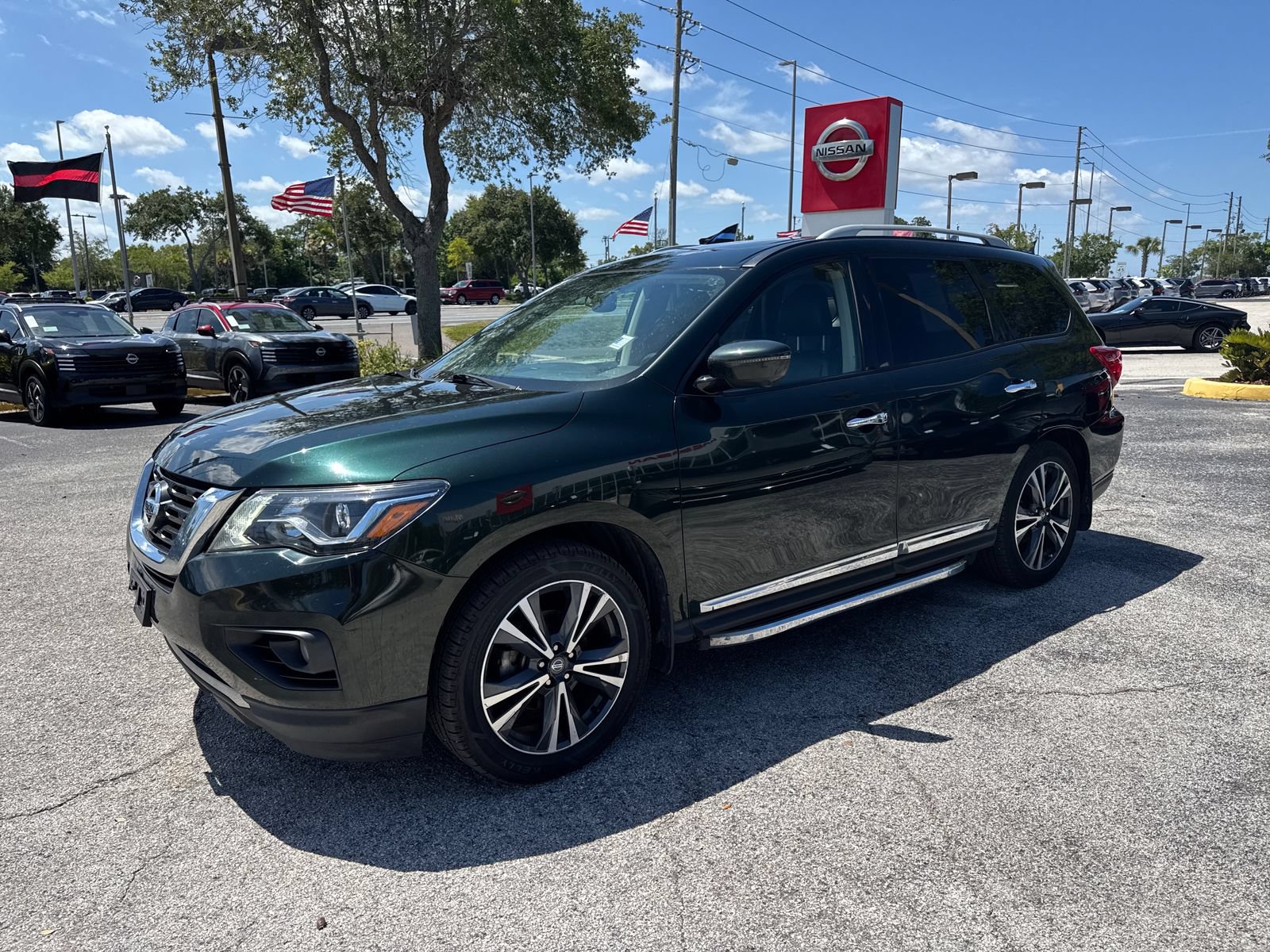 Used 2019 Nissan Pathfinder Platinum AWD/4WD image 2