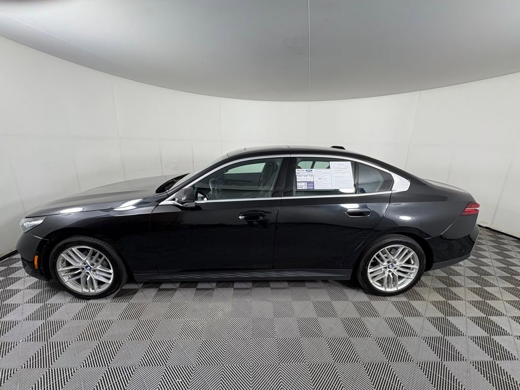 Used 2024 BMW 530i xDrive image 4