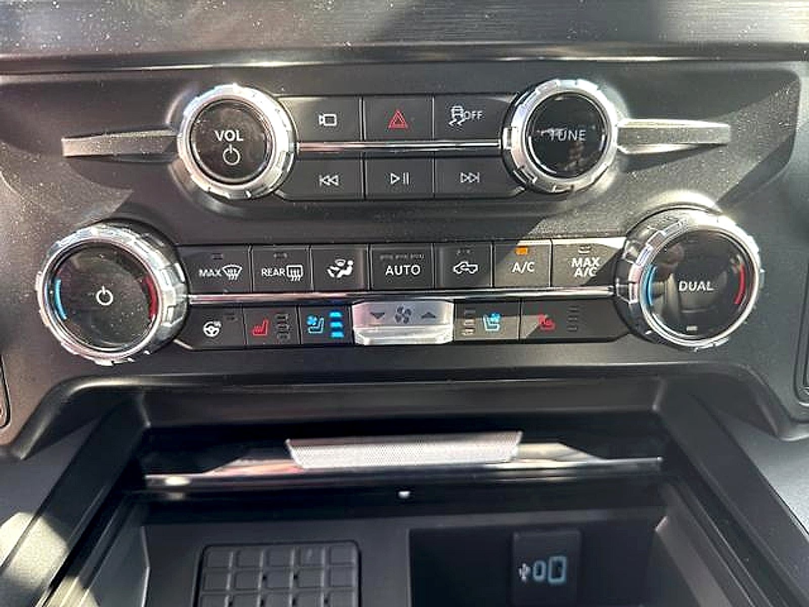 New 2025 Ford F250 Lariat w/ Lariat Ultimate Package AWD/4WD image 25