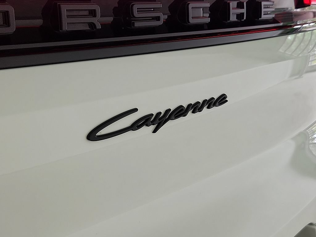 Certified 2026 Porsche Cayenne AWD/4WD image 33