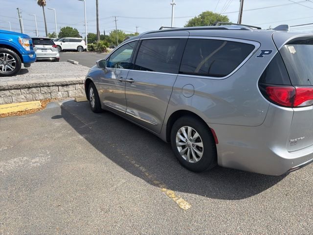 Used 2019 Chrysler Pacifica Touring-L image 4