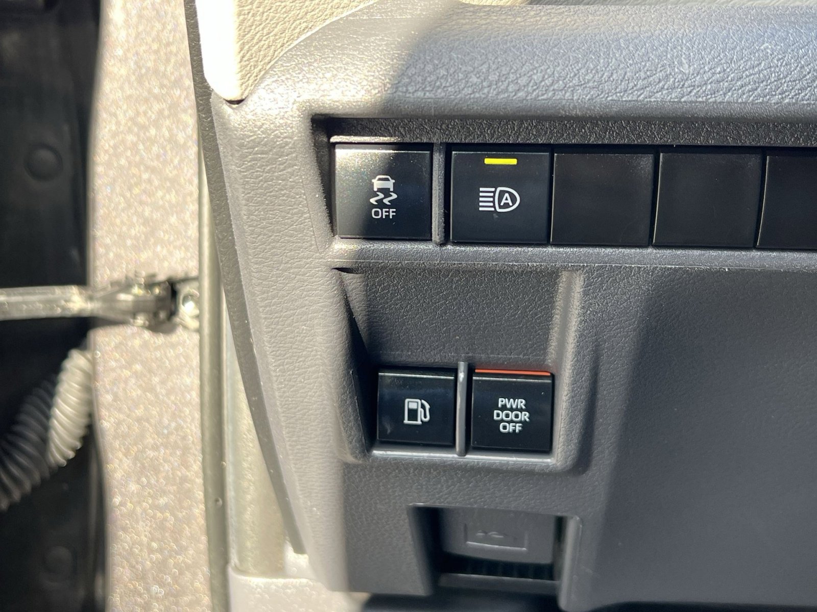 Used 2024 Toyota Sienna XLE FWD image 35