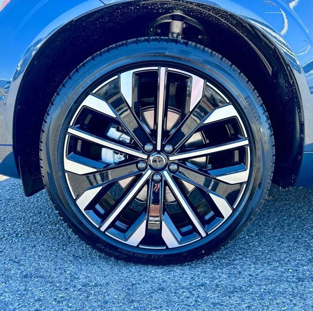 New 2026 Volvo XC60 B5 Ultra w/ Climate Package image 13