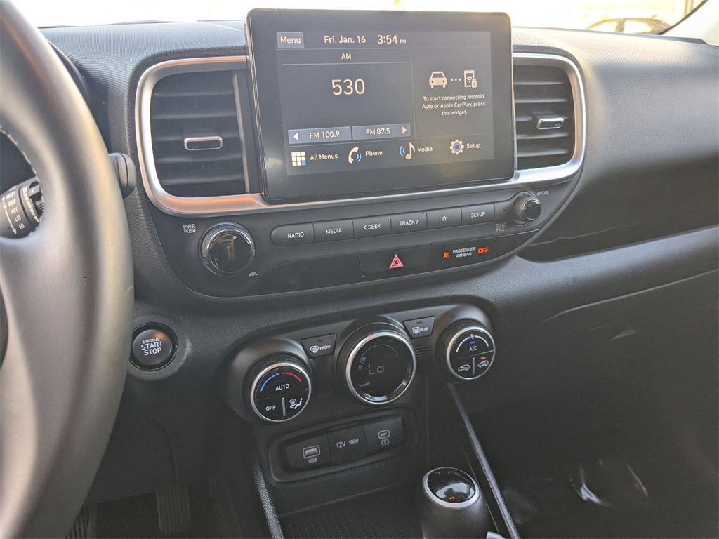 Used 2025 Hyundai Venue SEL image 19