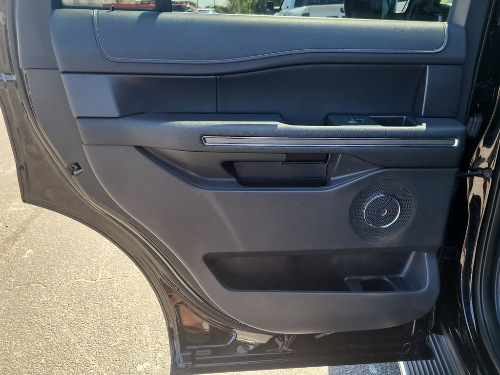 Used 2023 Ford Expedition XLT image 10