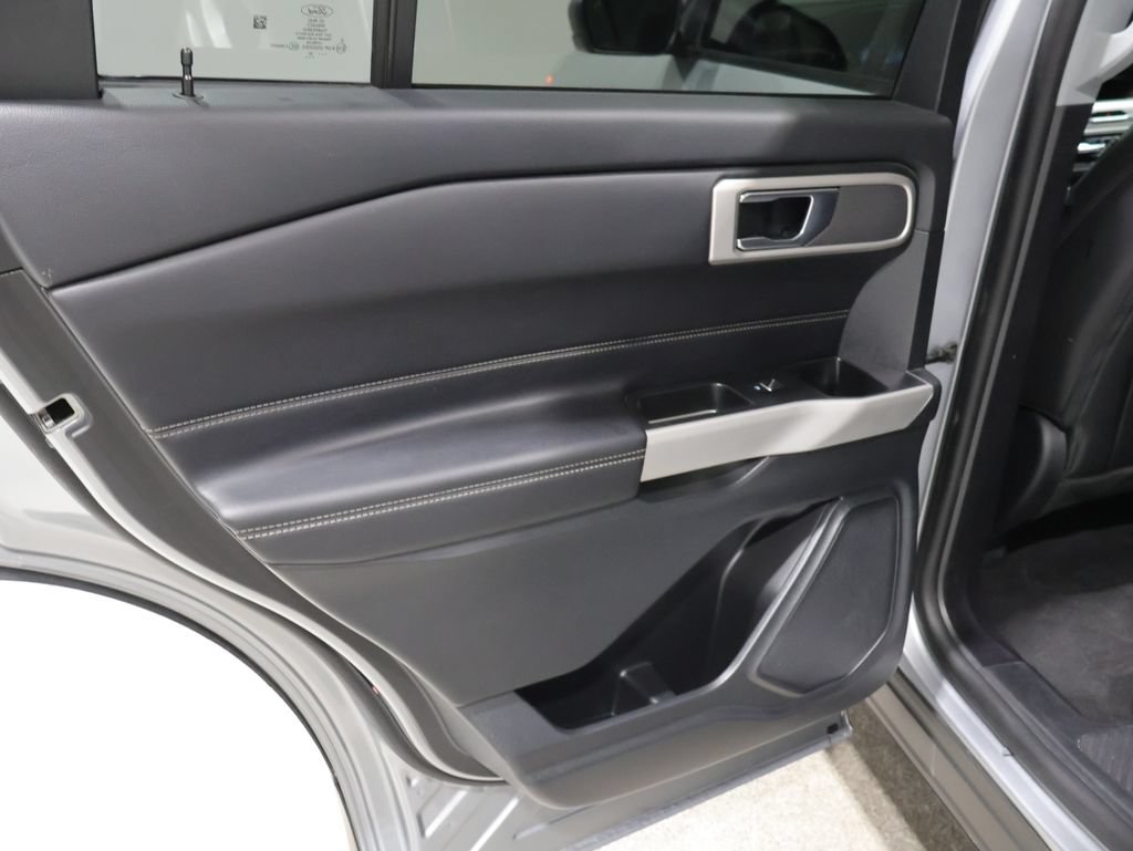 Used 2022 Ford Explorer XLT AWD/4WD image 17