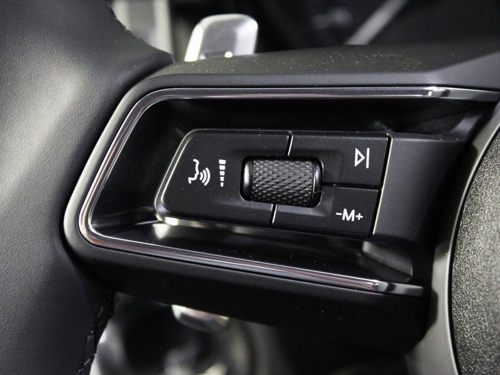 Certified 2025 Porsche Macan image 22