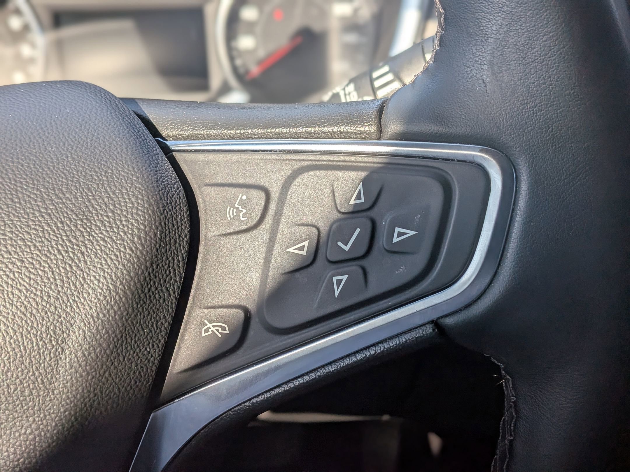 Certified 2024 Chevrolet Equinox LT w/ LPO, Floor Liner Package image 23