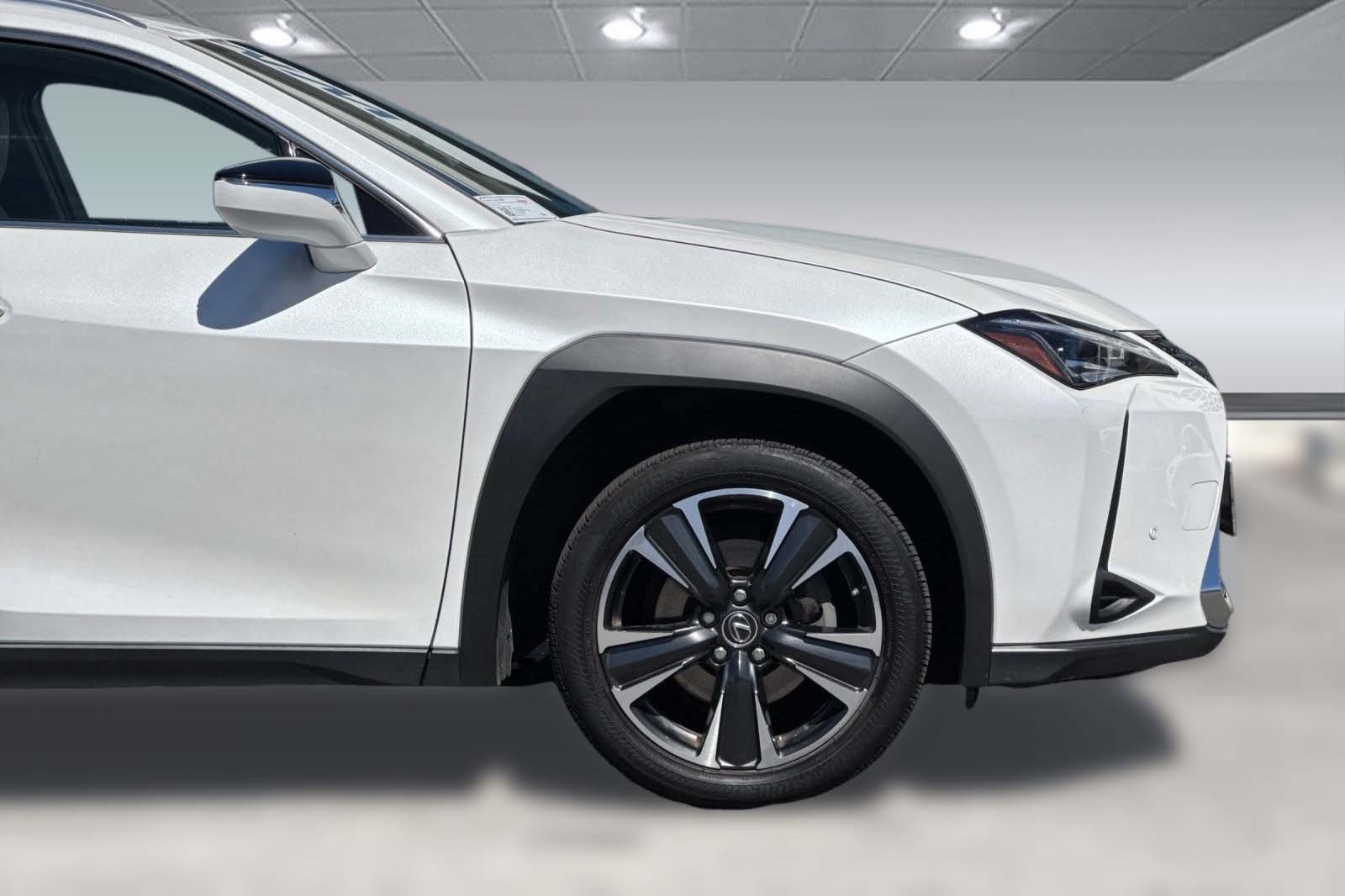 Used 2021 Lexus UX 250h w/ Accessory Package (Z1) AWD/4WD image 33