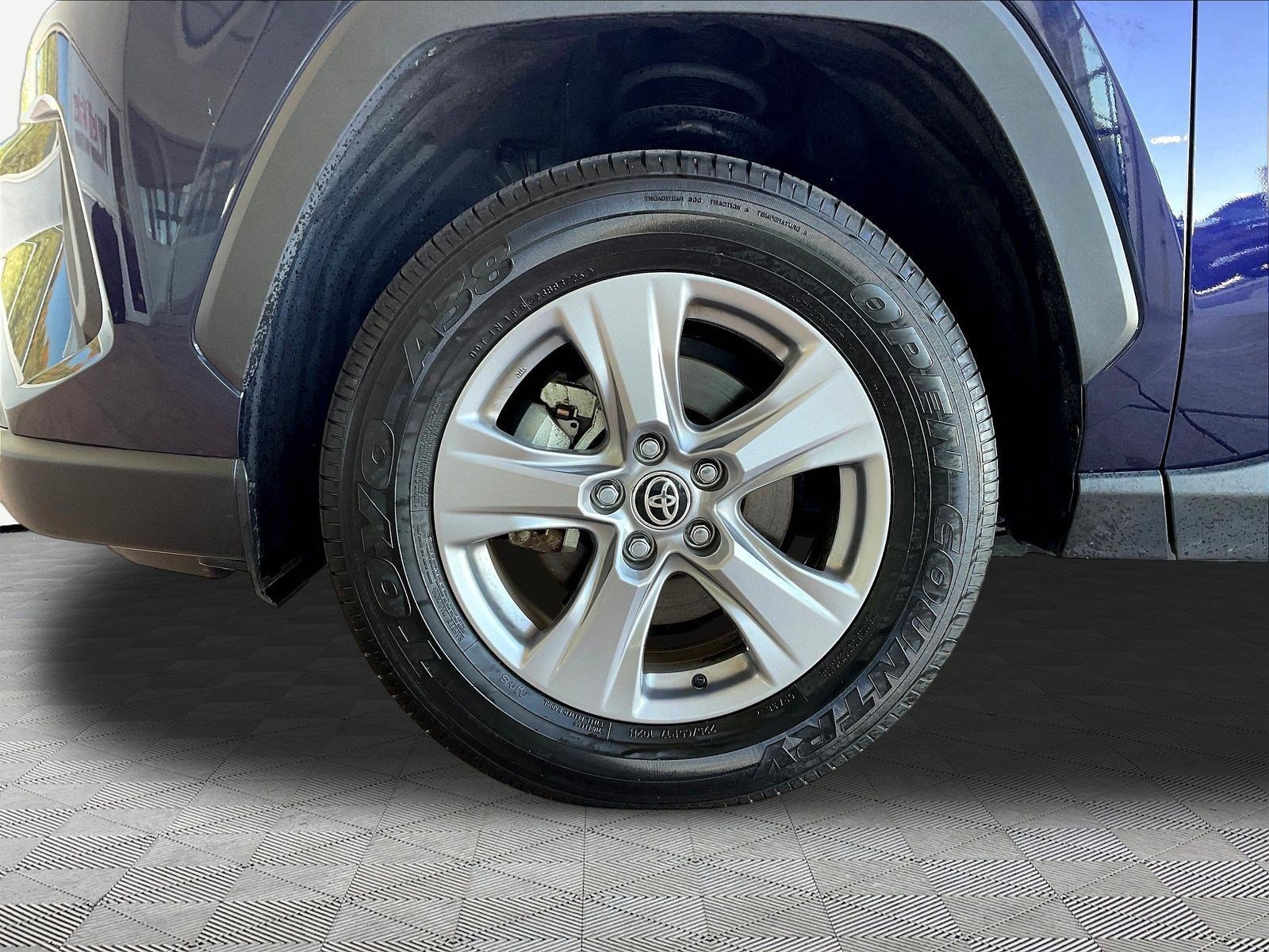 Used 2025 Toyota RAV4 XLE AWD/4WD image 32