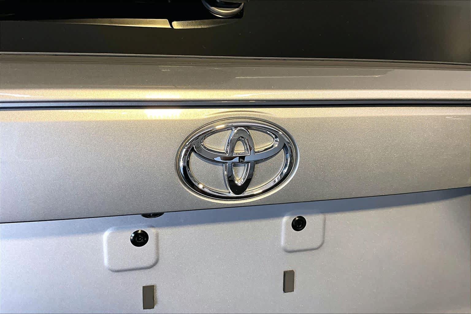 Used 2022 Toyota RAV4 XLE w/ Convenience Package AWD/4WD image 33