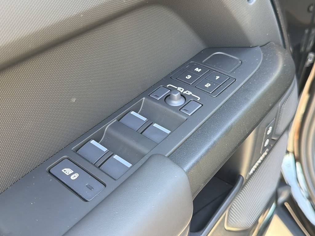 New 2026 Land Rover Defender 110 OCTA AWD/4WD image 20