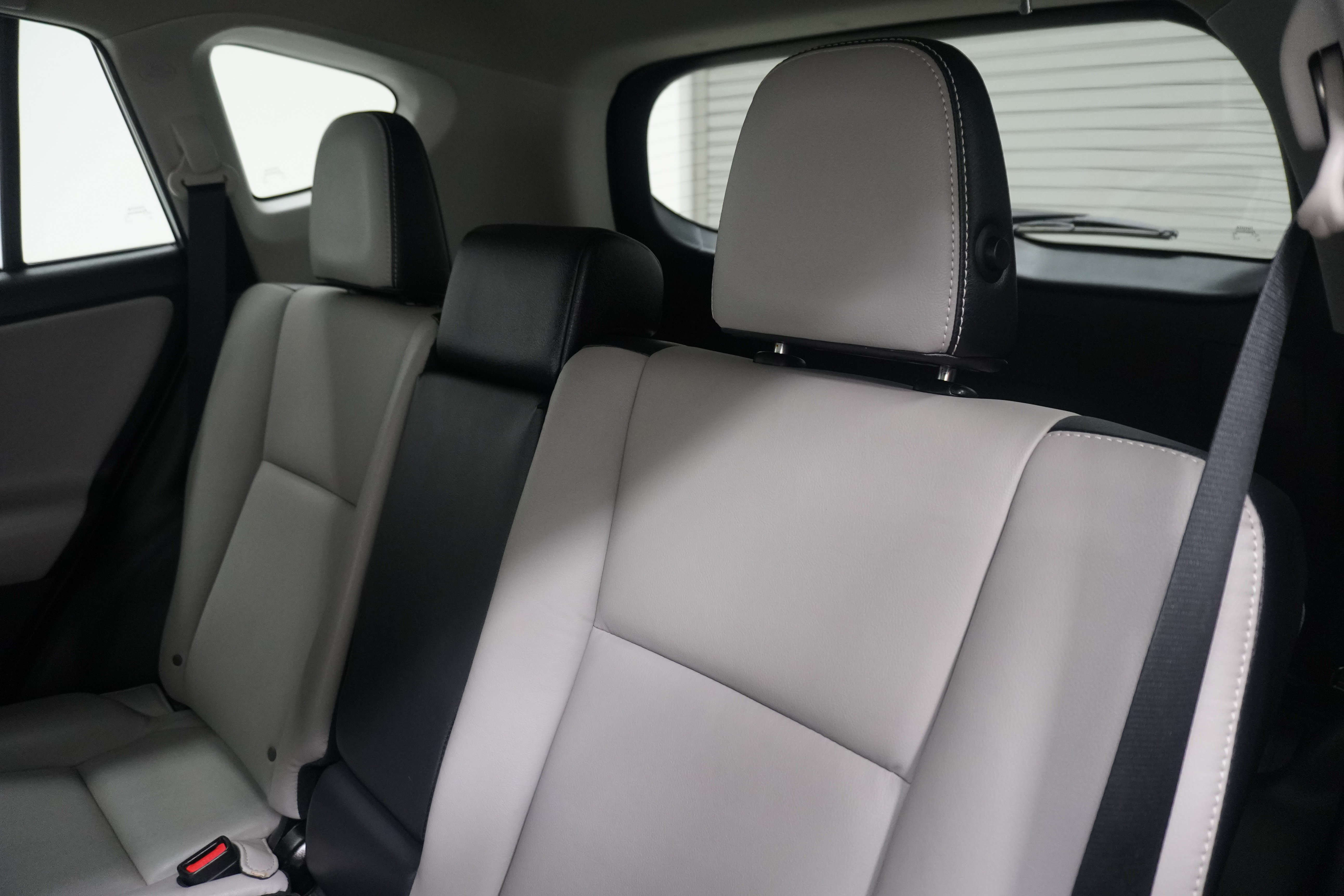 Used 2016 Toyota RAV4 Limited FWD image 11