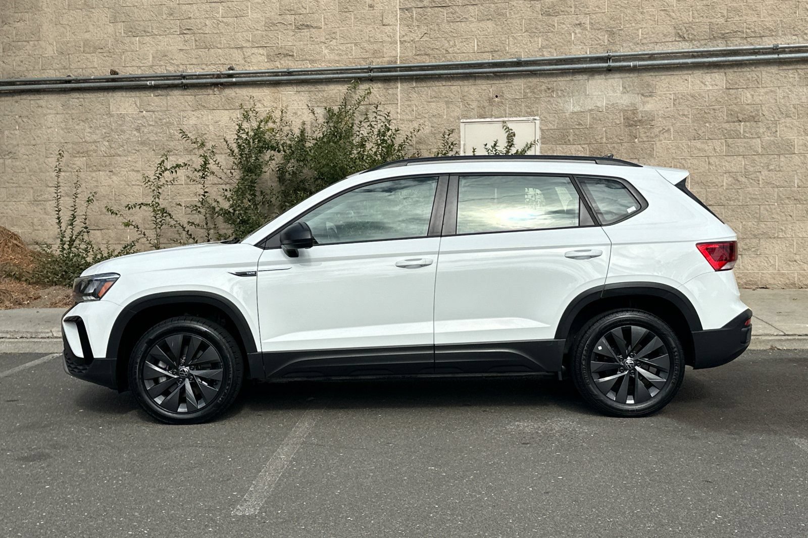 Used 2024 Volkswagen Taos S FWD image 6