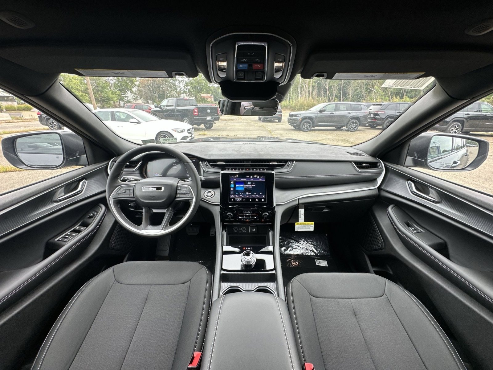 New 2025 Jeep Grand Cherokee Laredo X w/ Luxury Tech Group I image 22