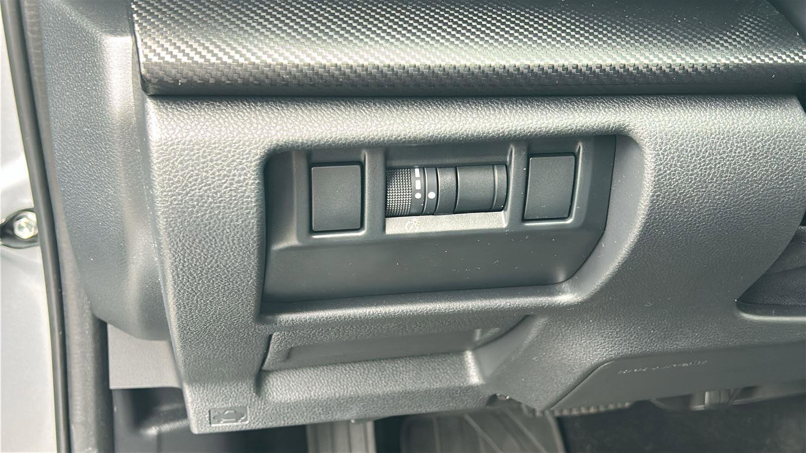 Certified 2024 Subaru Crosstrek 2.0i image 17