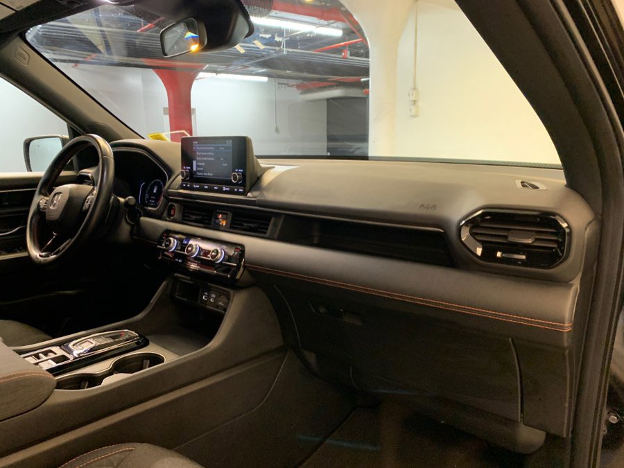 Used 2025 Honda Pilot Sport image 53