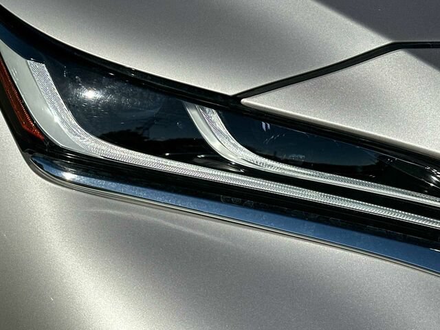 Used 2024 Toyota Venza LE AWD/4WD image 32