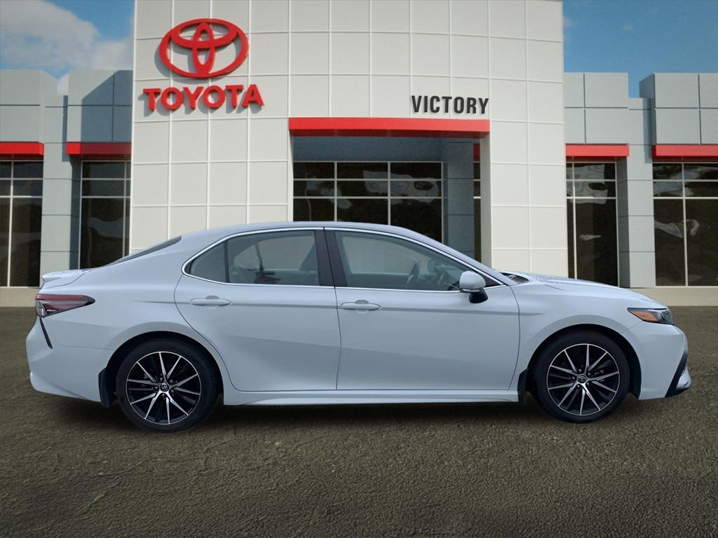 Used 2023 Toyota Camry SE w/ Convenience Package FWD image 2