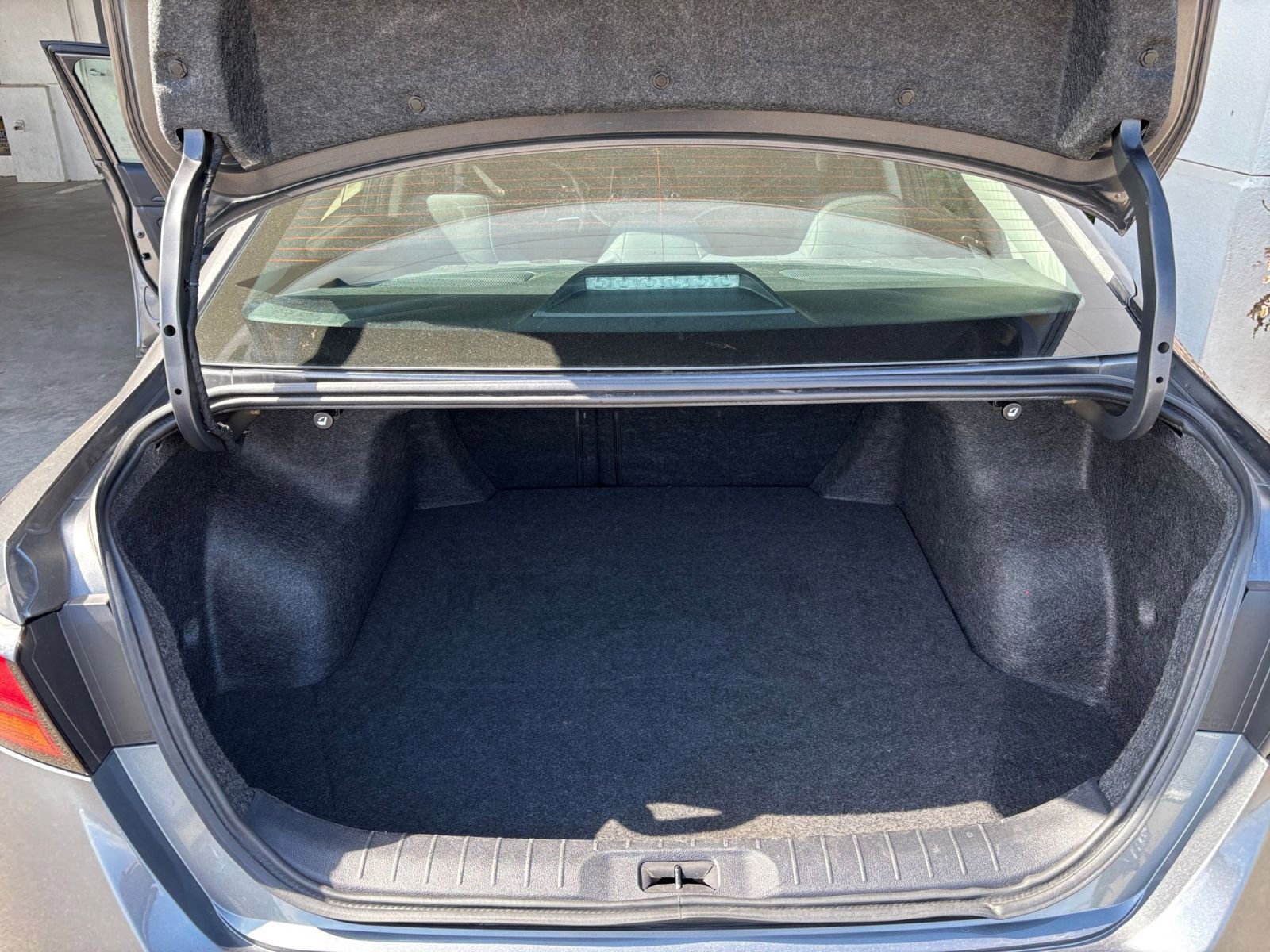 Used 2025 Nissan Altima 2.5 SV FWD image 32