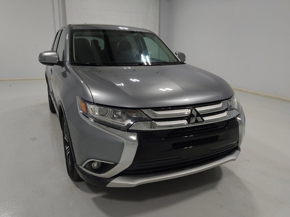 Used 2016 Mitsubishi Outlander SE image 14
