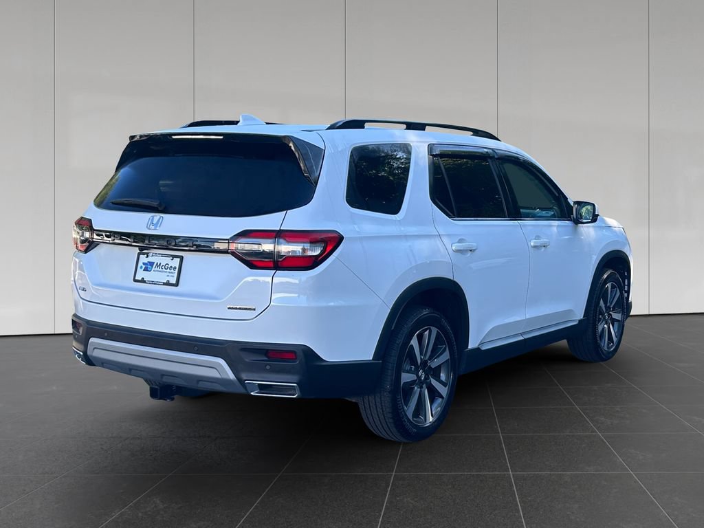 Used 2025 Honda Pilot Touring image 5