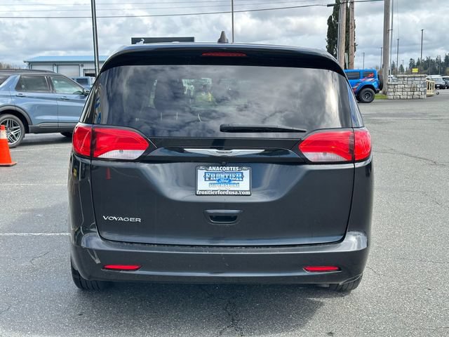 Used 2022 Chrysler Voyager LX FWD image 3
