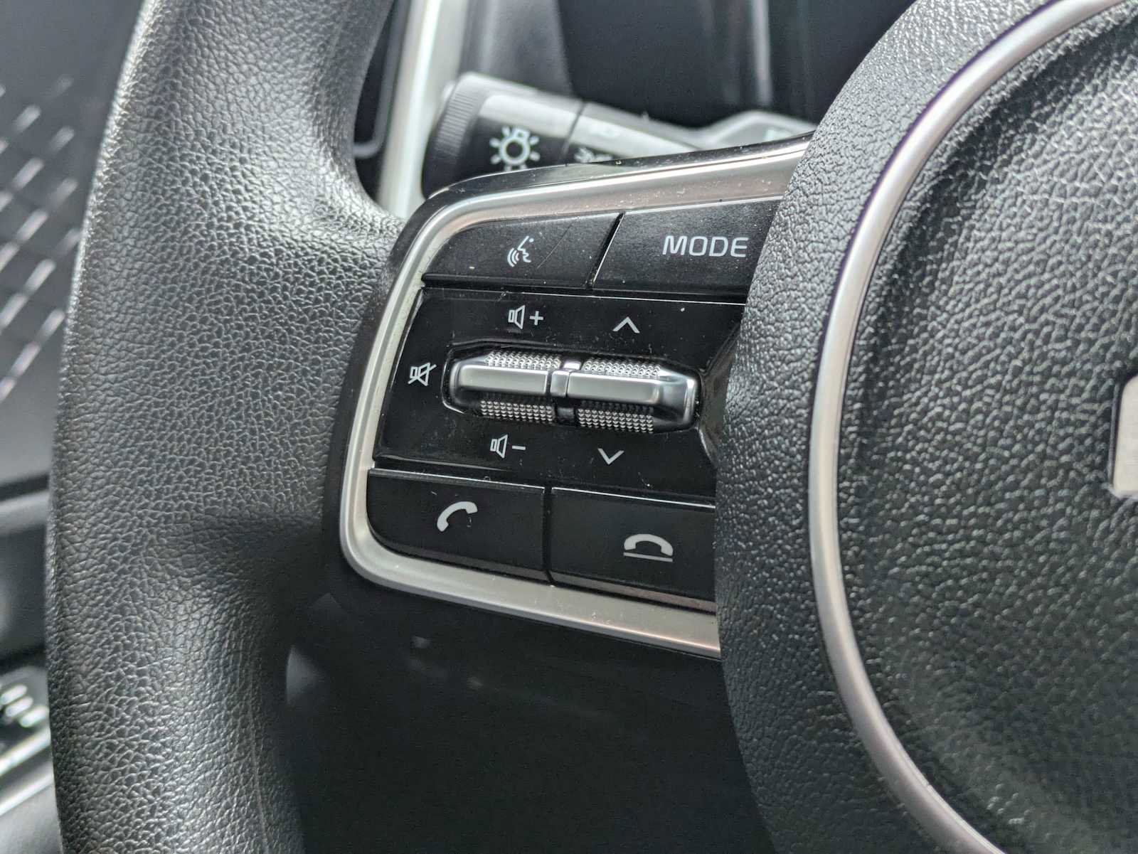 Used 2022 Kia Sorento LX image 24