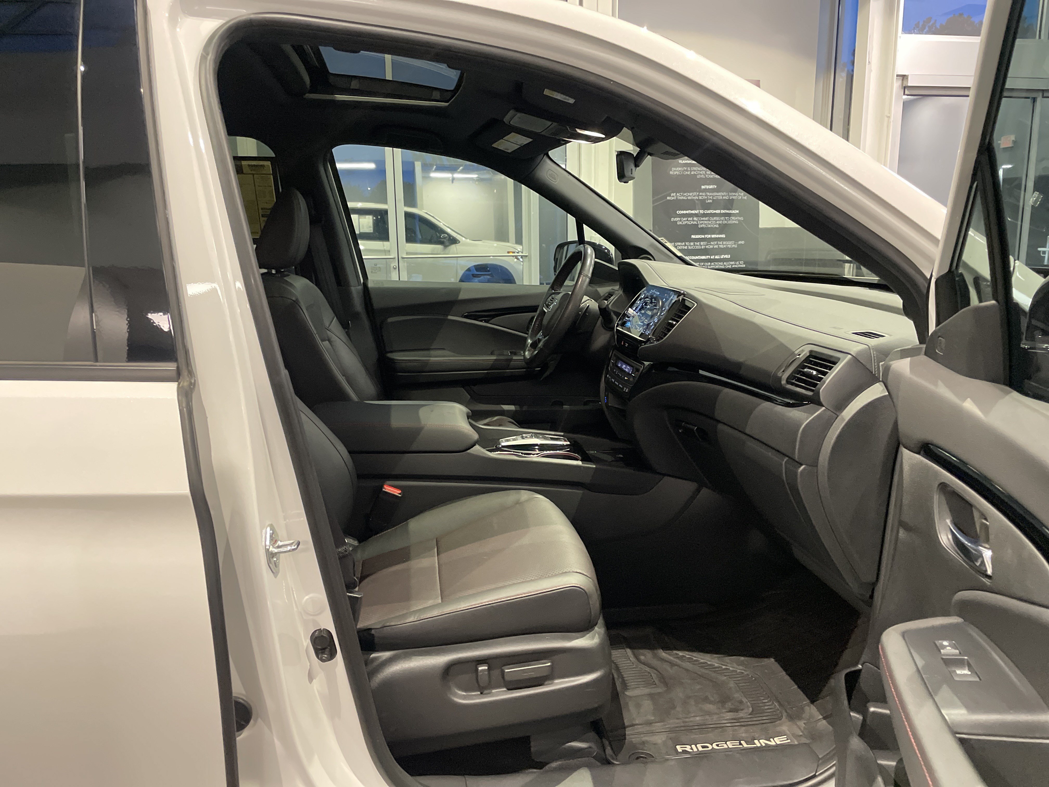 Used 2025 Honda Ridgeline Black Edition image 39