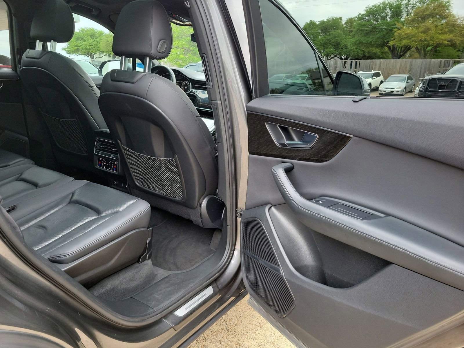 Used 2022 Audi Q7 3.0T Premium Plus w/ Premium Plus Package AWD/4WD image 28