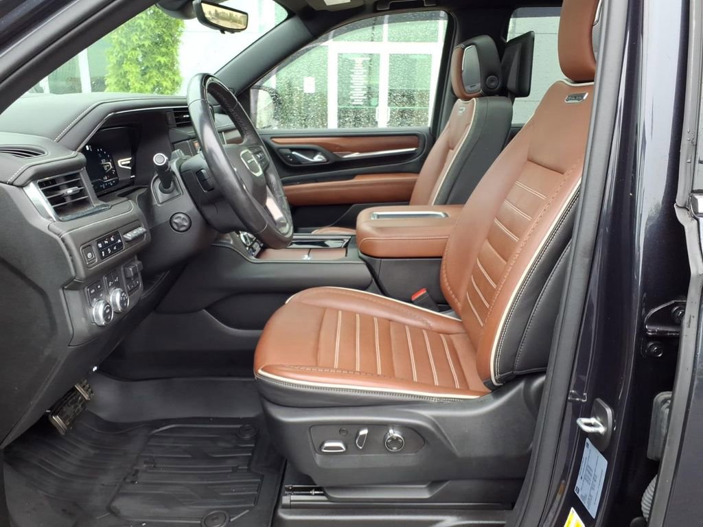 Used 2023 GMC Yukon Denali Ultimate AWD/4WD image 13