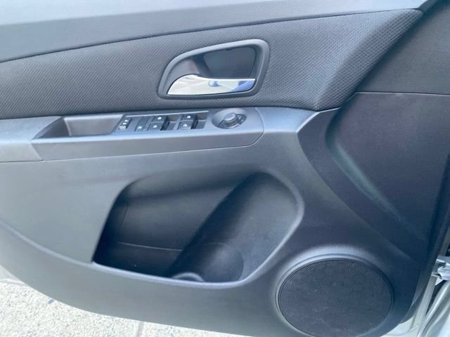 Used 2015 Chevrolet Cruze LT w/ Technology Package FWD image 19
