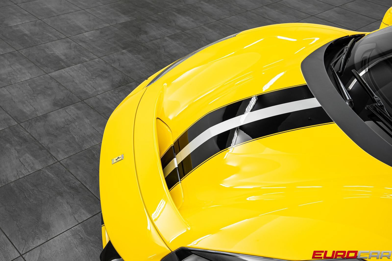 Used 2020 Ferrari 488 Pista Coupe RWD image 9