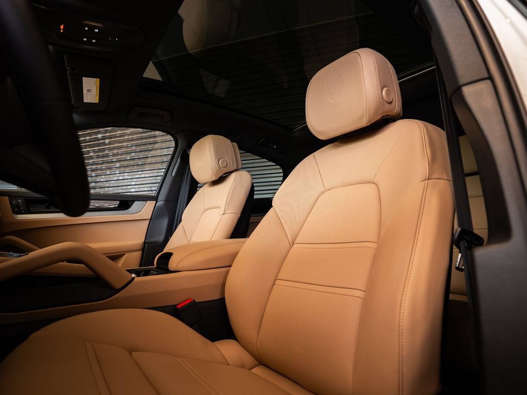 New 2026 Porsche Cayenne Coupe AWD/4WD image 5