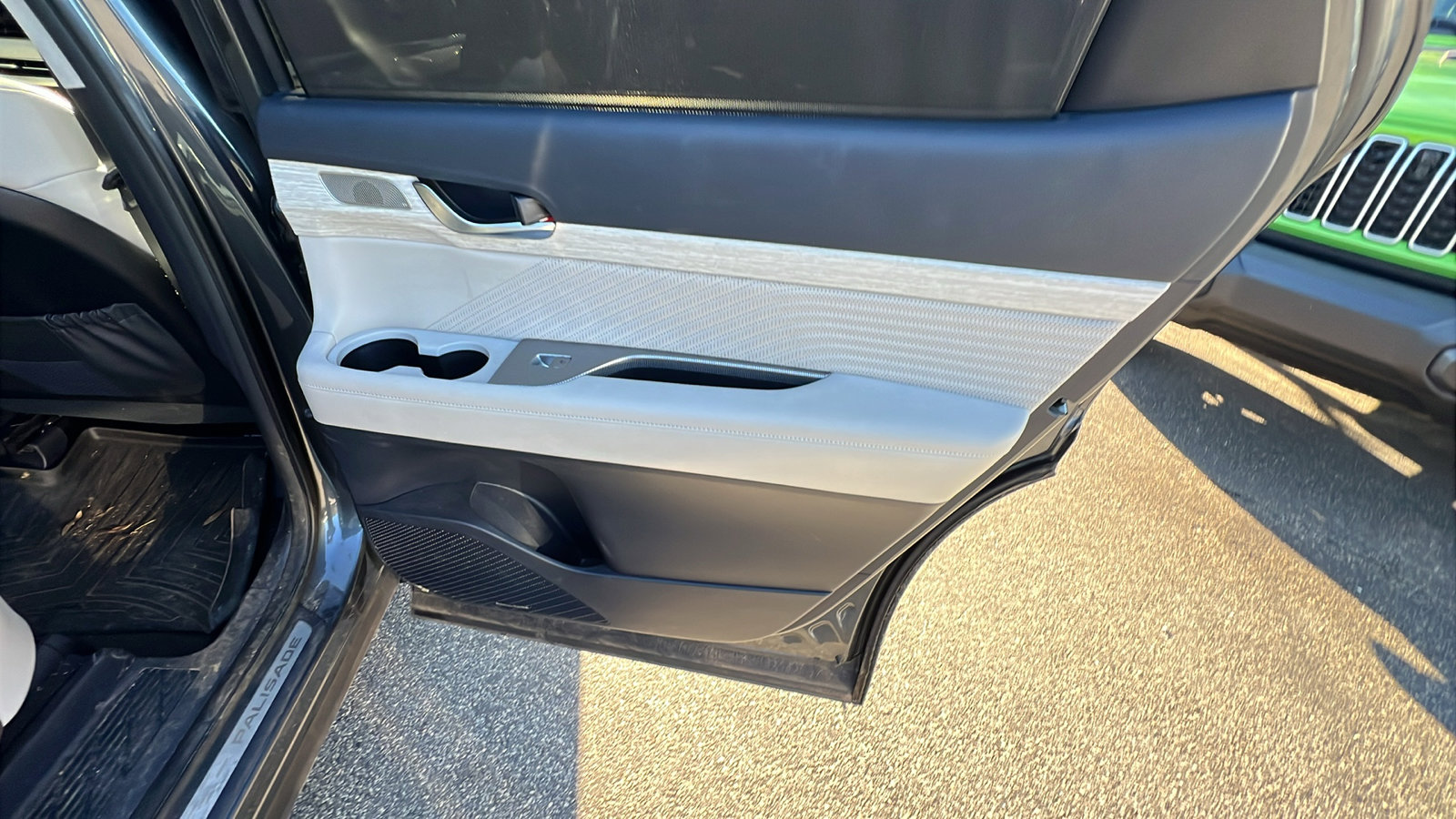 Used 2024 Hyundai Palisade Calligraphy image 22