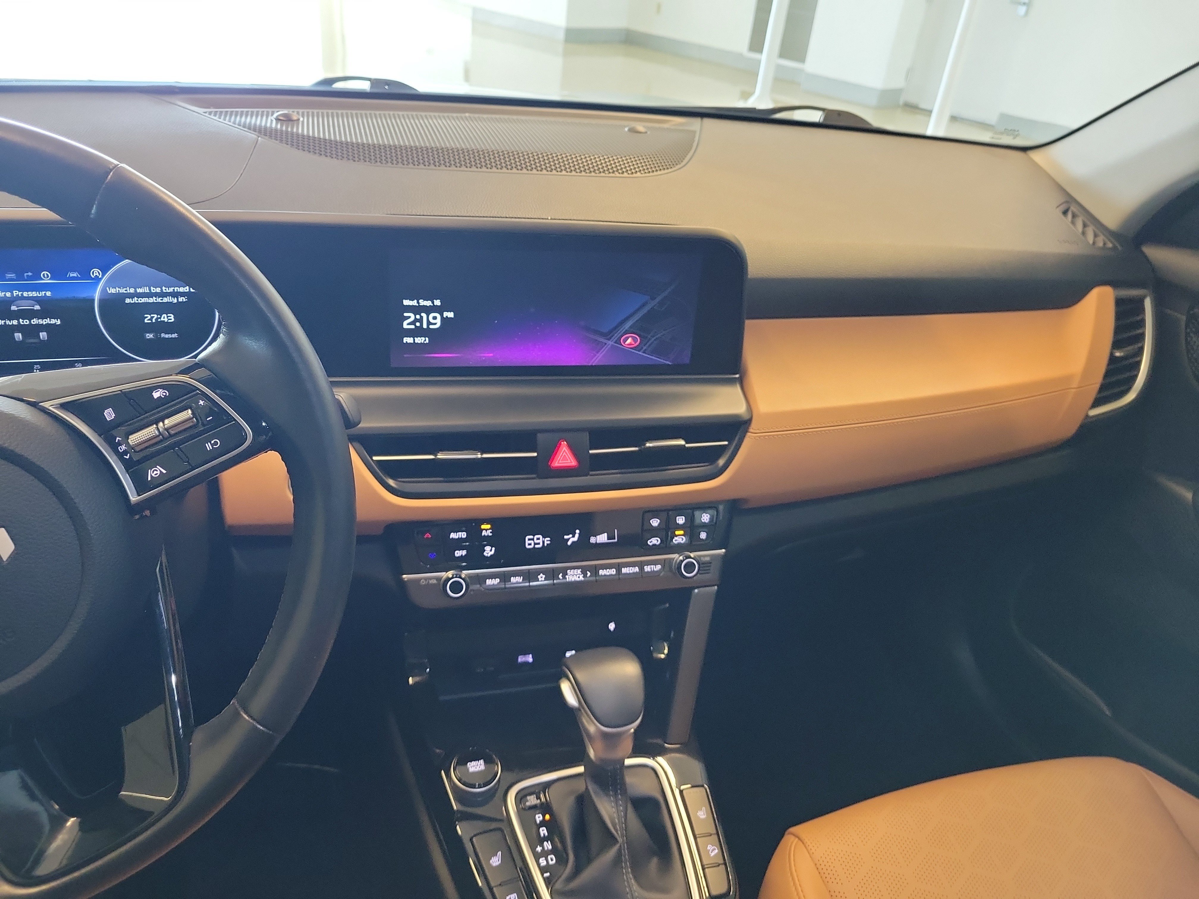 Used 2024 Kia Seltos EX FWD image 19