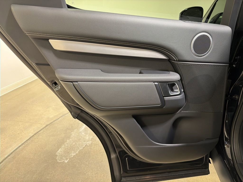 New 2026 Land Rover Discovery Dynamic SE image 20