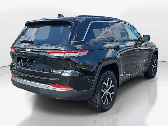 Used 2025 Jeep Grand Cherokee Limited AWD/4WD image 3