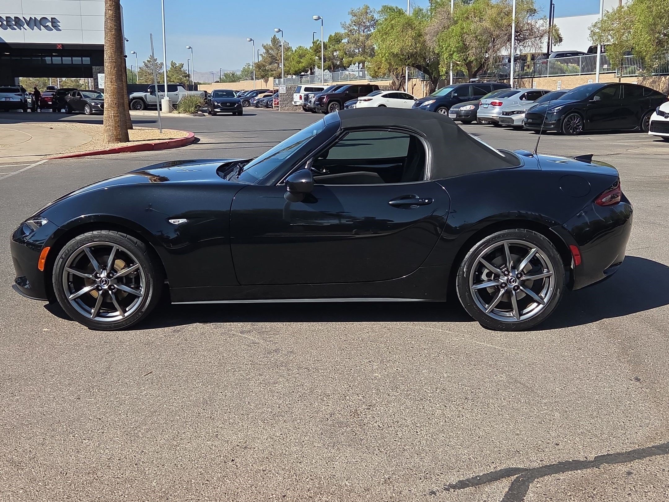 Used 2016 MAZDA MX-5 Miata Grand Touring RWD image 2