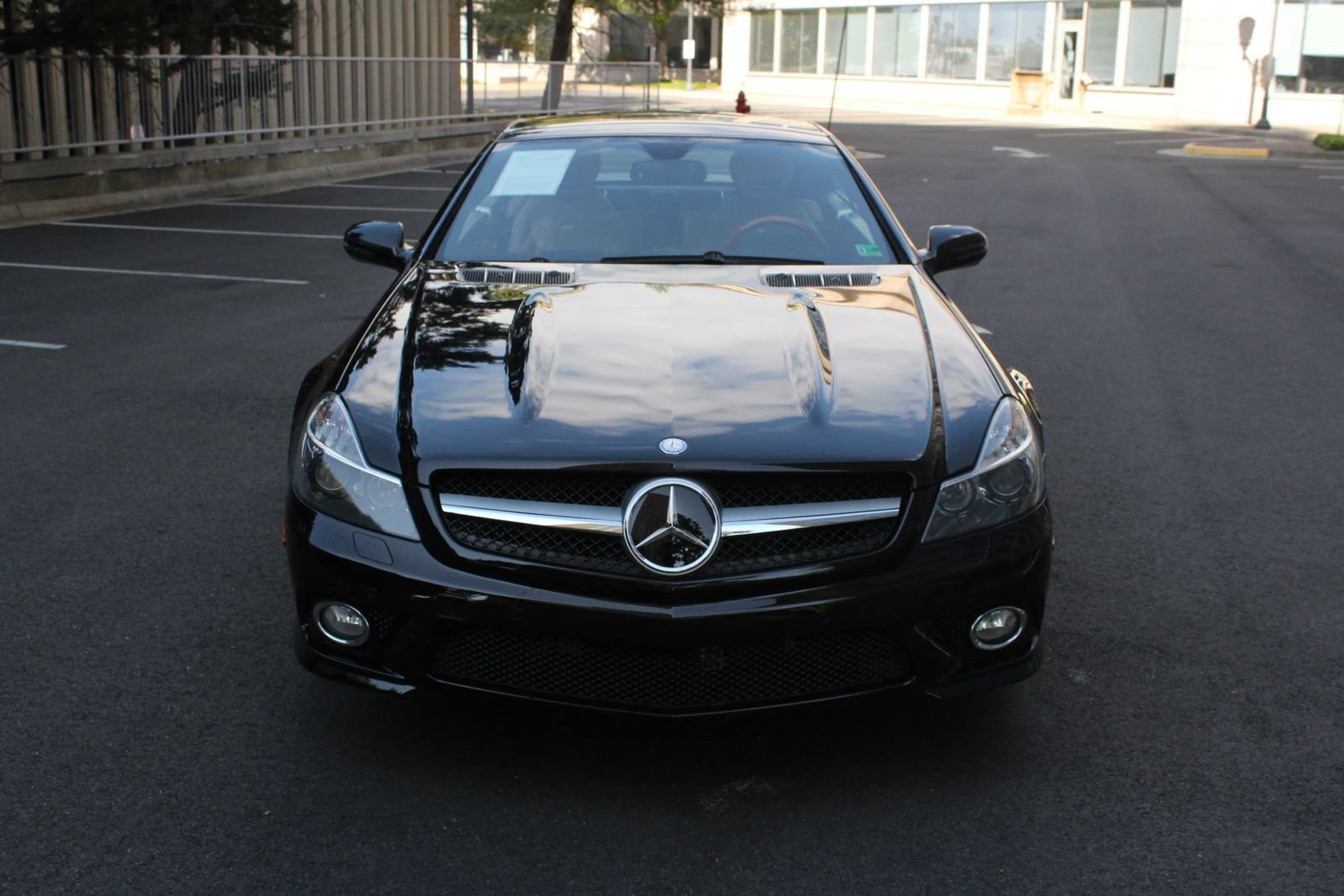 Used 2011 Mercedes-Benz SL 550 image 4