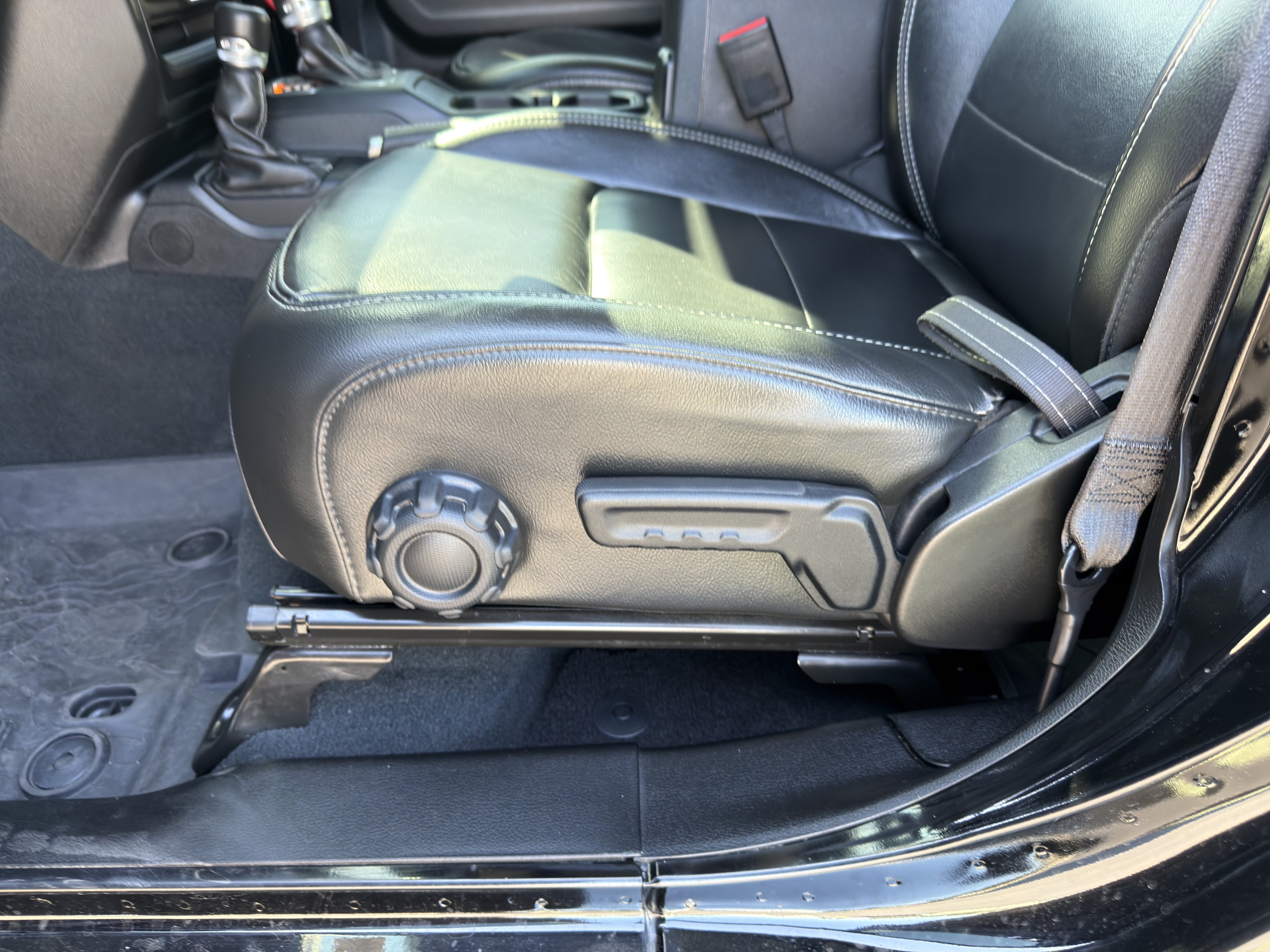 Used 2022 Jeep Wrangler Unlimited Sahara w/ Cold Weather Group AWD/4WD image 27
