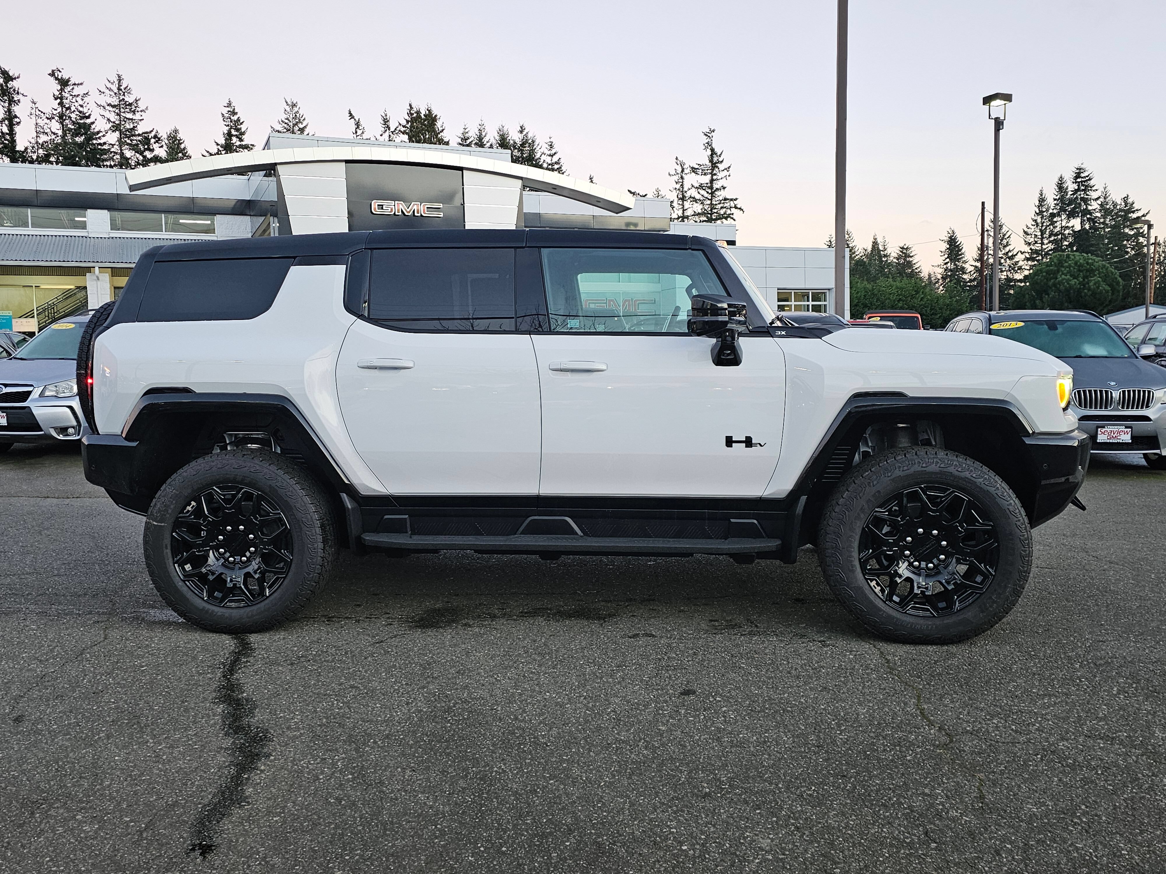 New 2026 GMC Hummer EV SUV w/ LPO, Dark Essentials Package AWD/4WD image 8