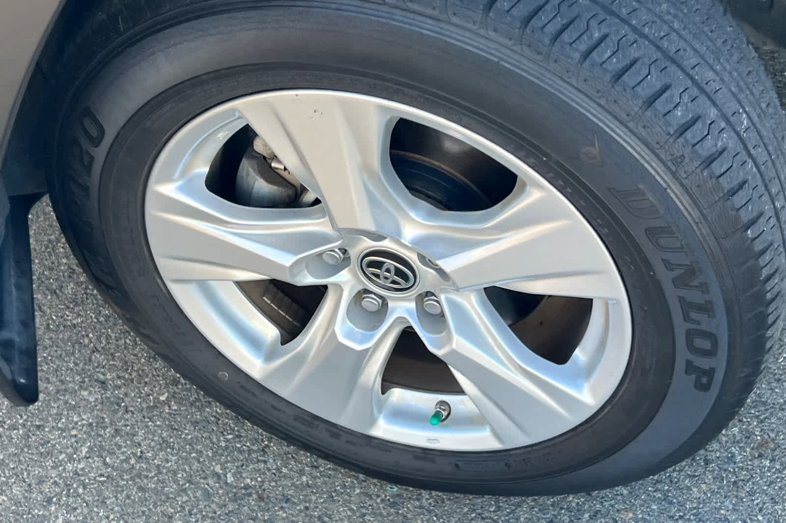 Used 2021 Toyota RAV4 LE AWD/4WD image 10