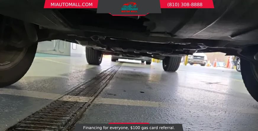Used 2012 Jeep Grand Cherokee Overland Summit AWD/4WD image 26