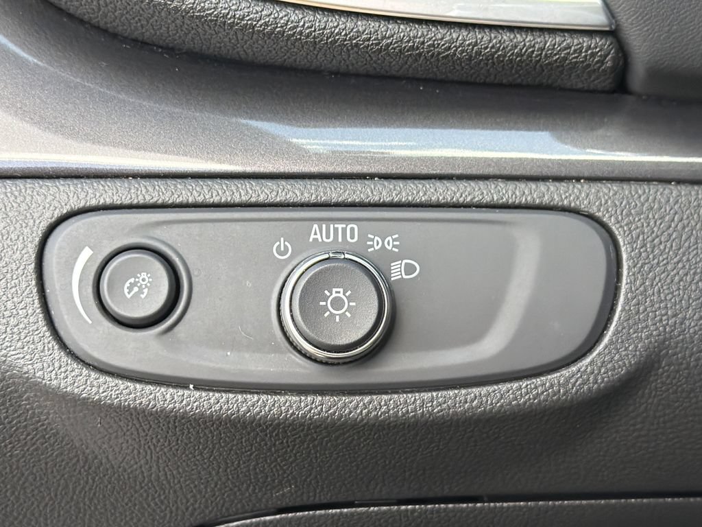 Used 2021 Buick Encore Preferred AWD/4WD image 26
