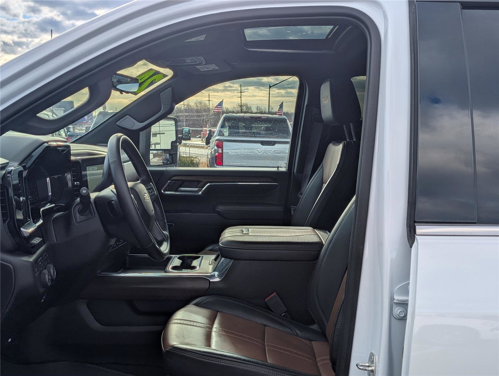 Used 2024 Chevrolet Silverado 3500 High Country w/ High Country Premium Package image 16