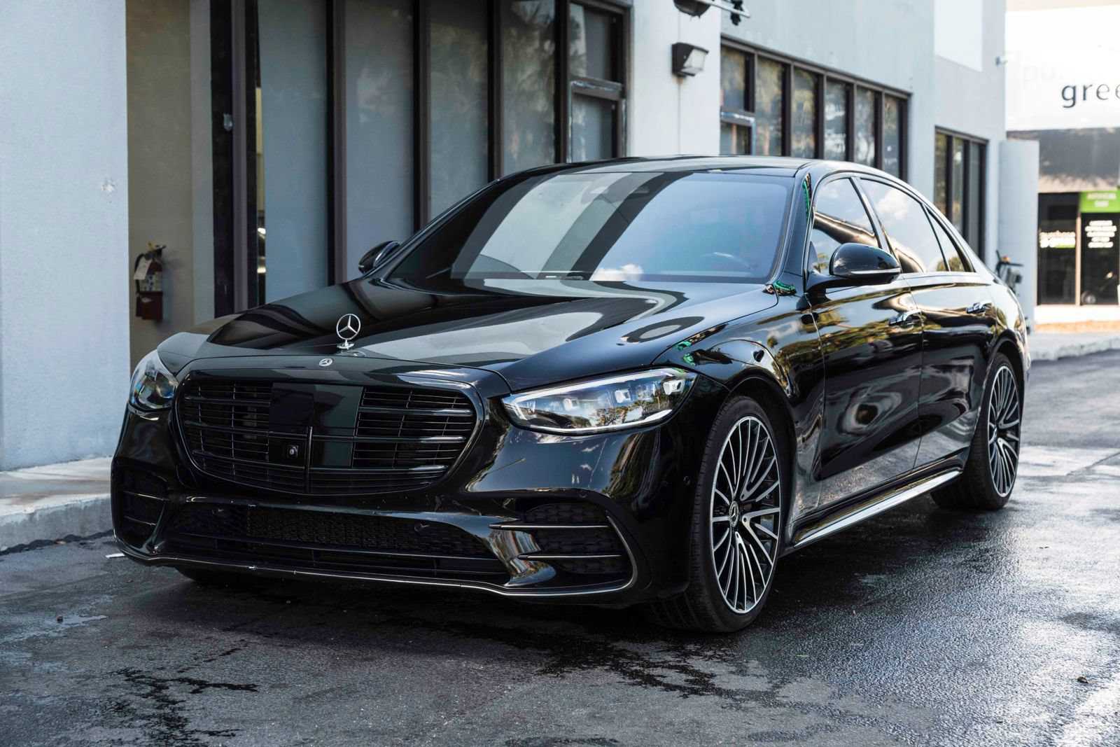 Used 2023 Mercedes-Benz S 500 4MATIC image 2