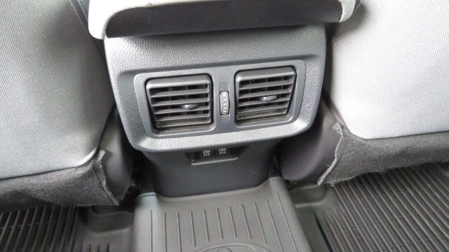 Used 2022 Toyota Venza LE image 16