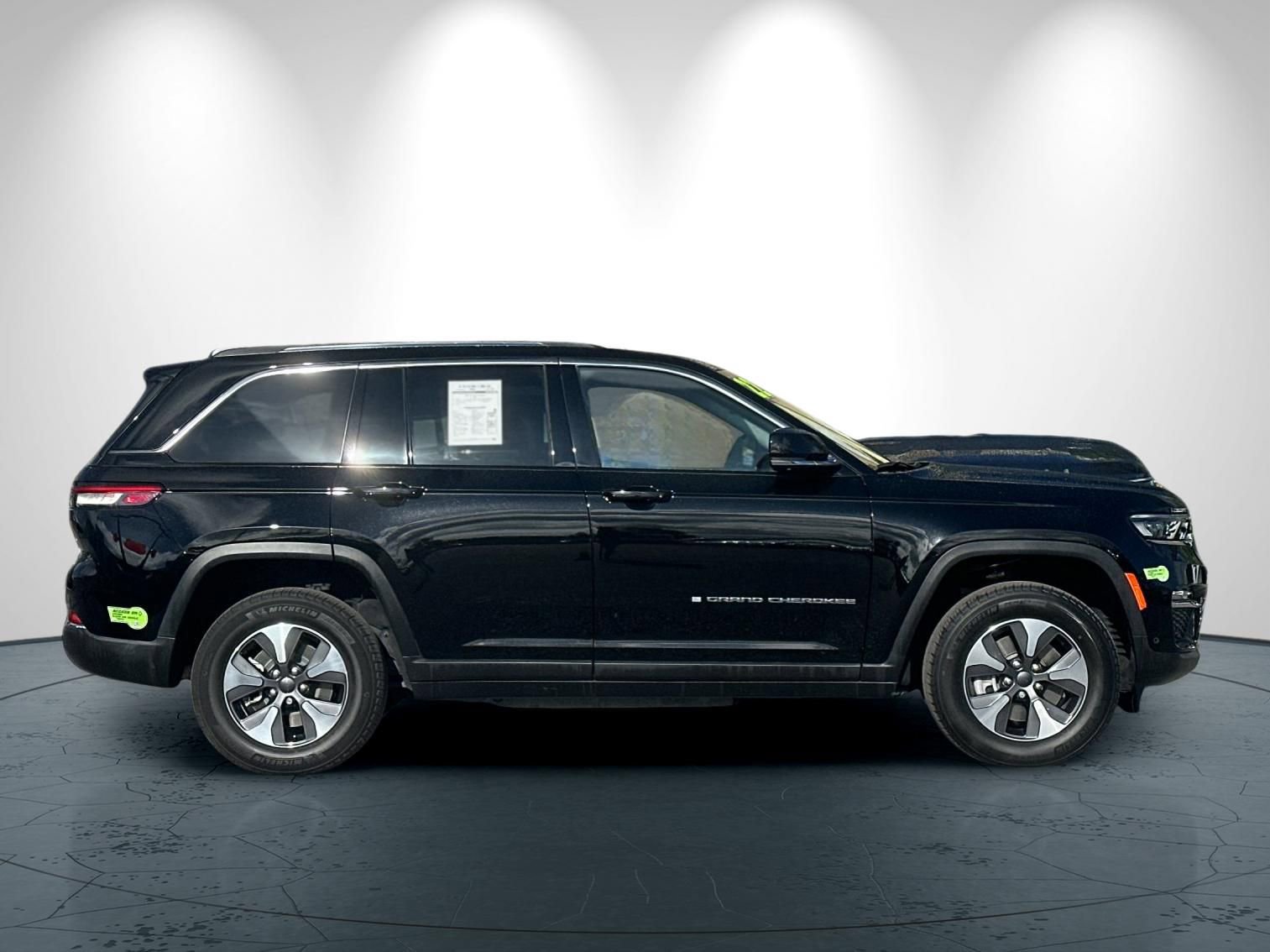 Used 2022 Jeep Grand Cherokee Limited 4xe w/ Luxury Tech Group II image 3