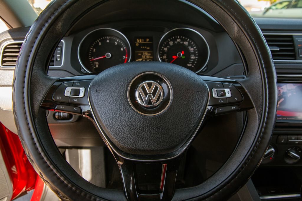 Used 2016 Volkswagen Jetta SE image 16